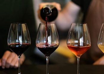 Cuelan un vino barato de supermercado en un prestigioso concurso de catas y gana la medalla de oro