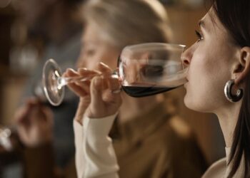 El 94% de los españoles consume vino fuera del hogar