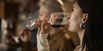 El 94% de los españoles consume vino fuera del hogar