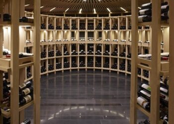 Restaurante Atrio primer vino con fines solidarios
